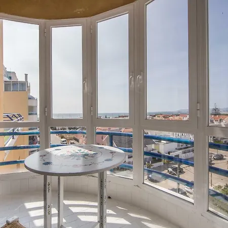 Av. 1º De Maio * Costa de Caparica