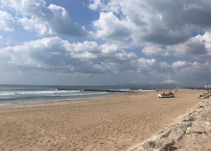 Av. 1º De Maio * Costa de Caparica